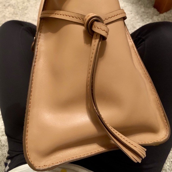 Classic Prada Leather Handbag in Caramel👜 - Picture 9 of 16